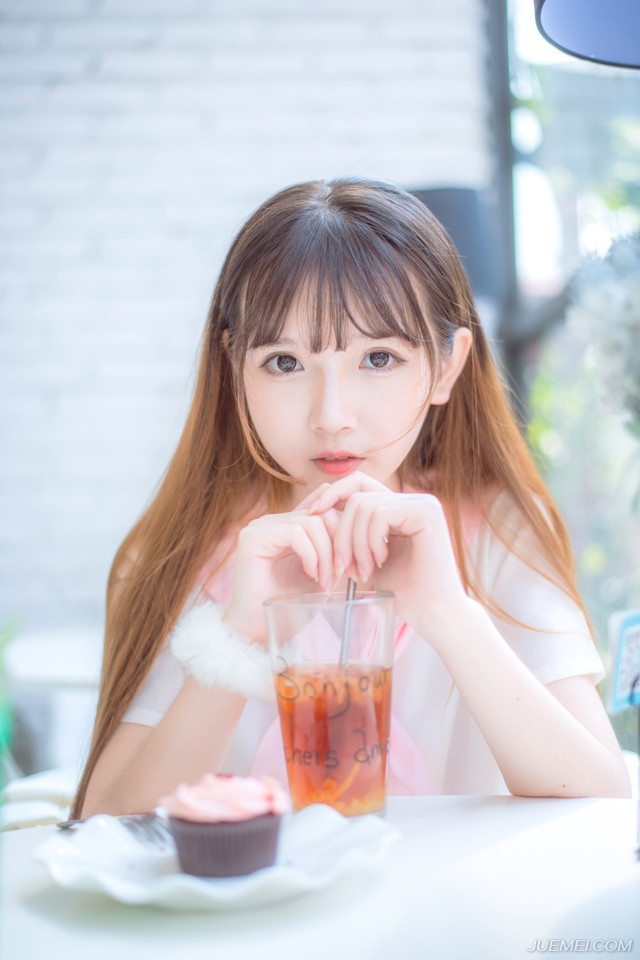 我相信，真正在乎我的人是不会被别人抢走的，无论是友情，还是爱情。——三毛